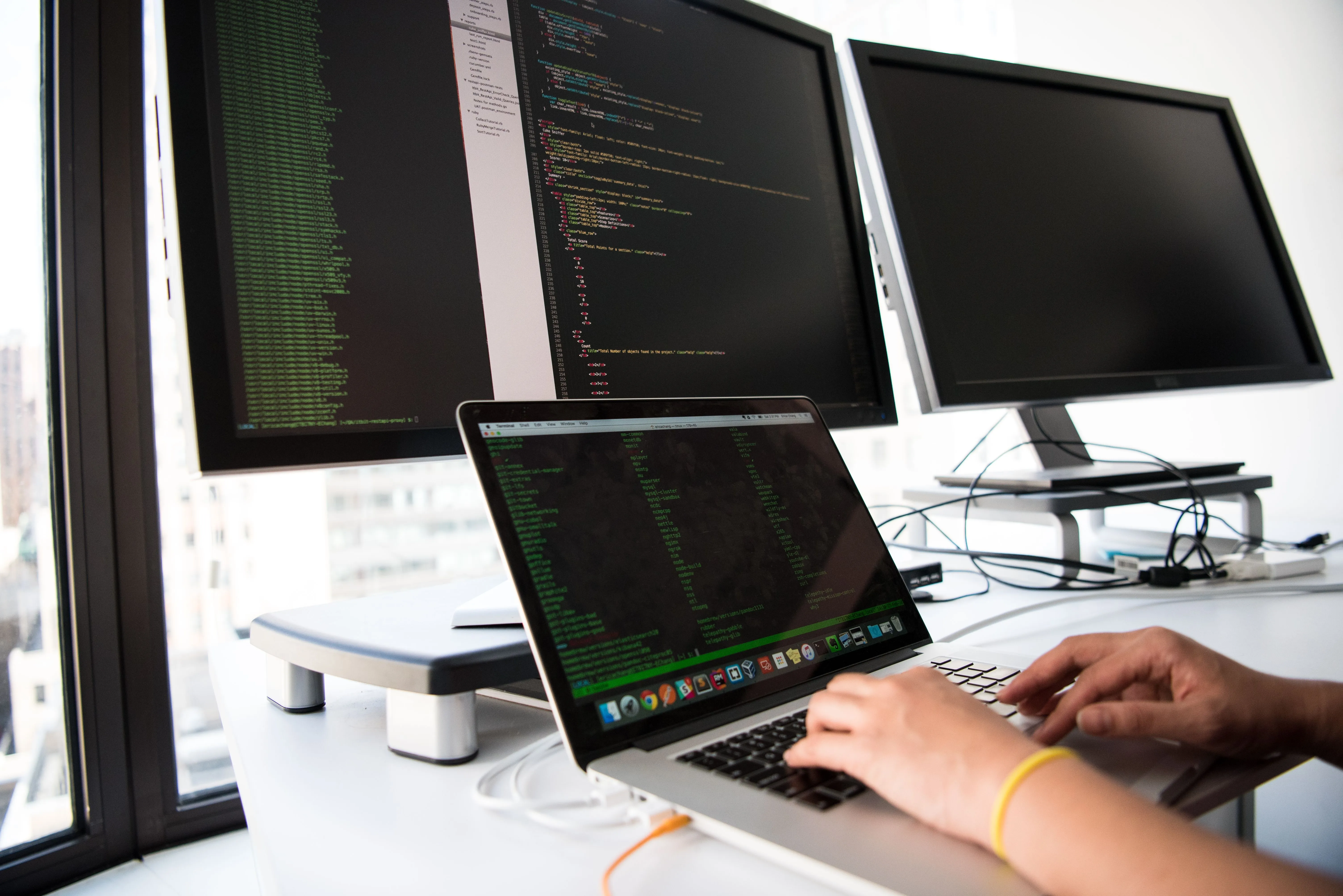 Custom Software vs Off-the-Shelf Software: Which Is Better?